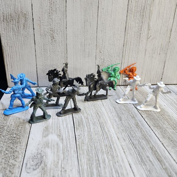Vintage Mixed Cowboys and Horses Figures Toys Plastic - Lot Of 11 - Picture 1 of 3